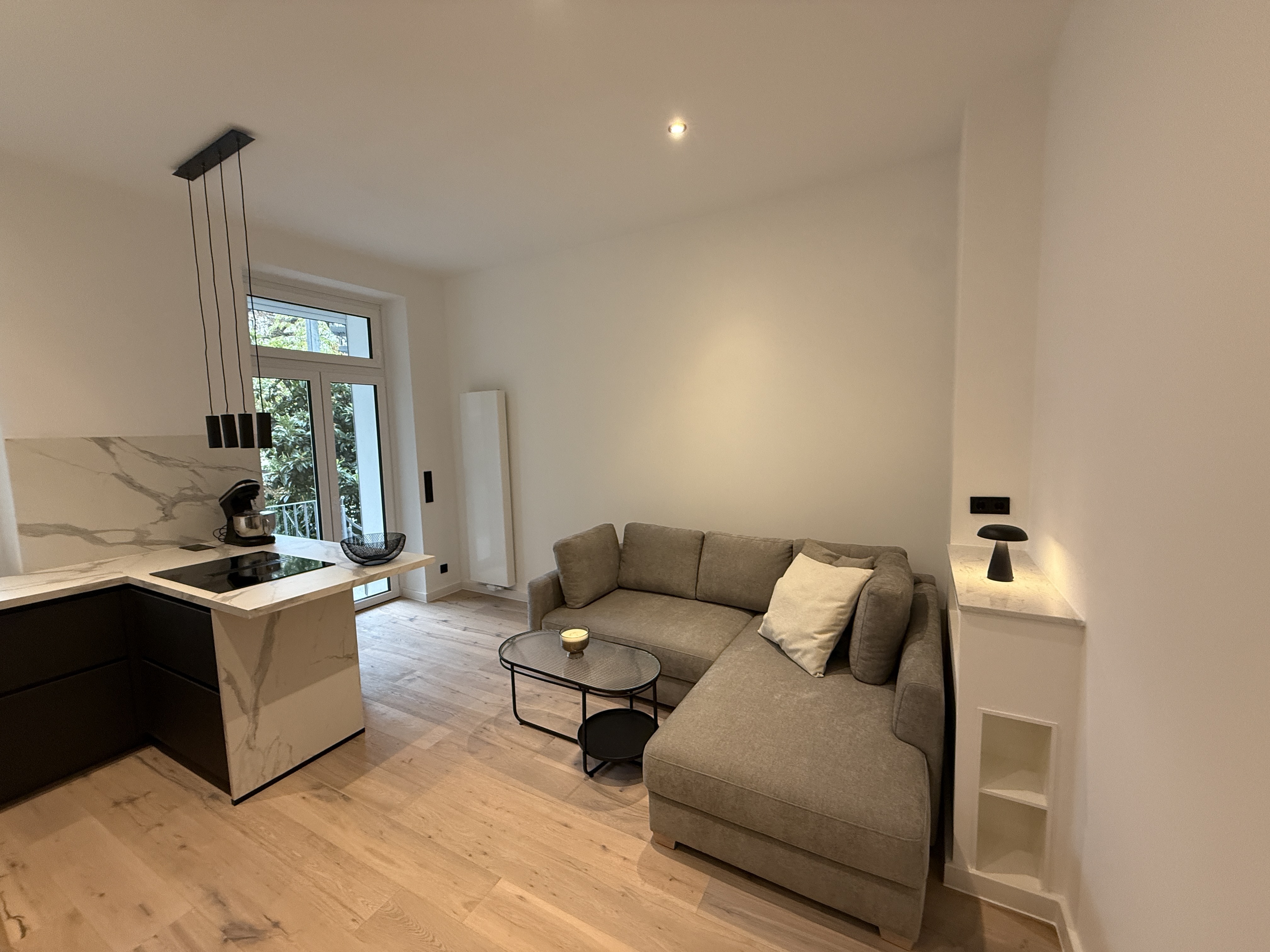 Luxuriös möblierte 31 m² Wohnung im Düsseldorfer Trendviertel – stilvoll & kernsaniert